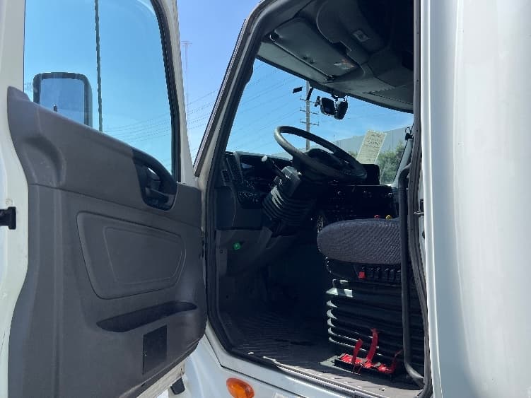 2023 International LT — photo 9