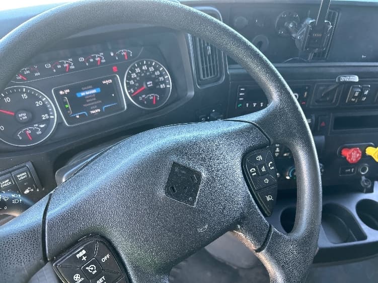 2023 International LT — photo 10