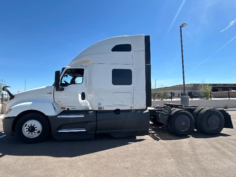 2023 International LT — photo 4