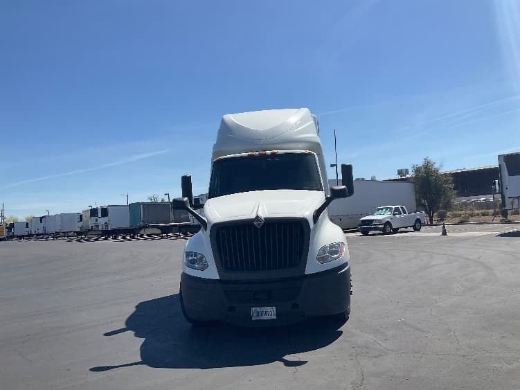 2023 International LT — photo 2