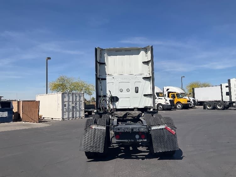 2023 International LT — photo 6