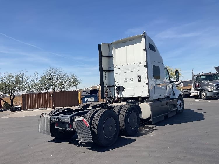 2023 International LT — photo 7