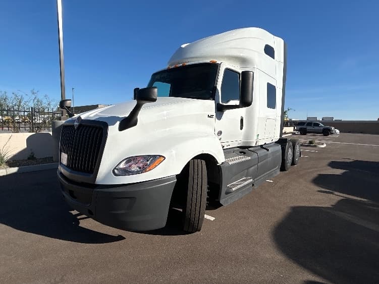 2023 International LT — photo 3