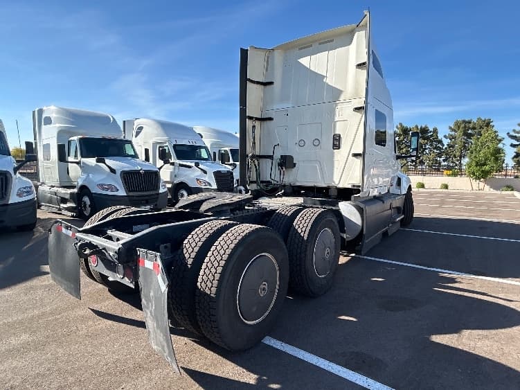 2023 International LT — photo 7