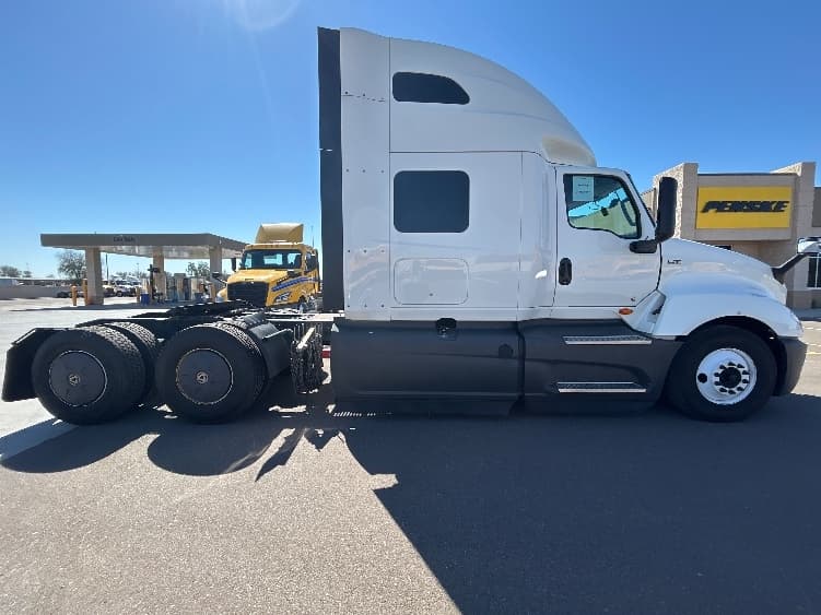 2023 International LT — photo 8