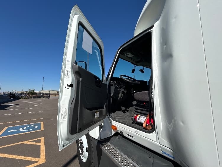 2023 International LT — photo 9