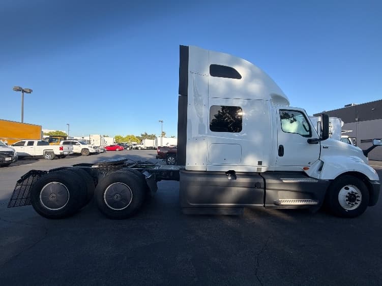 2023 International LT — photo 8