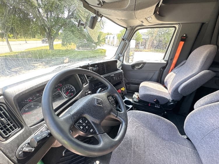 2023 International LT — photo 10