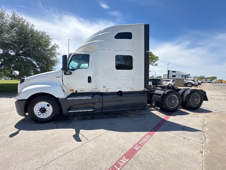 2023 International LT — photo 4