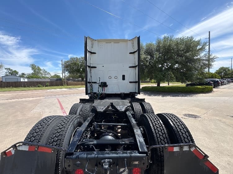 2023 International LT — photo 6