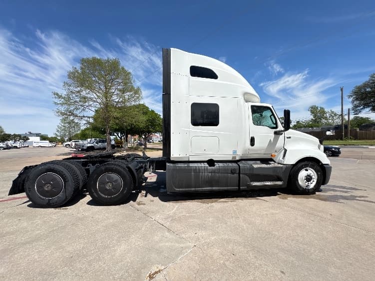 2023 International LT — photo 8