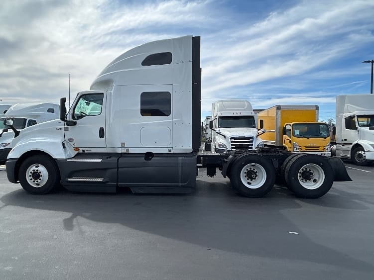 2023 International LT — photo 4