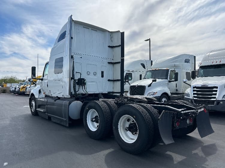 2023 International LT — photo 5