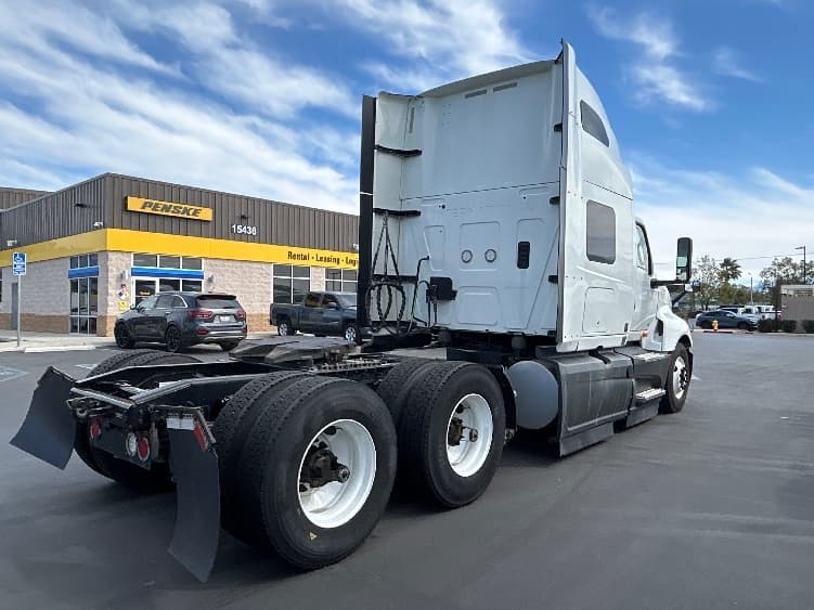 2023 International LT — photo 7