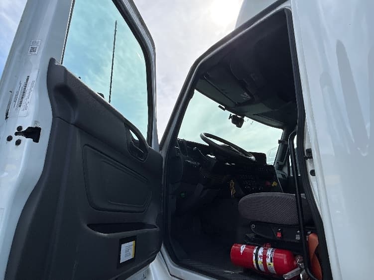 2023 International LT — photo 9