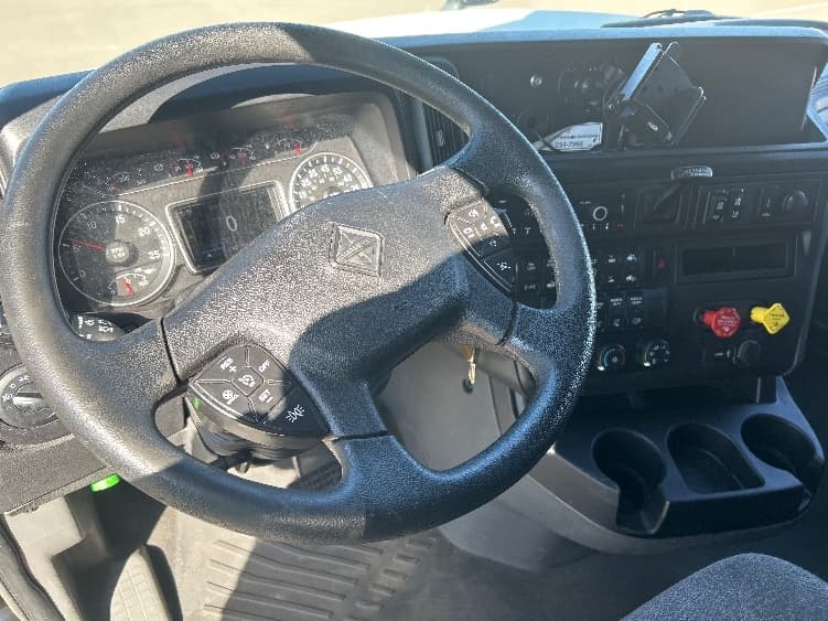 2023 International LT — photo 10