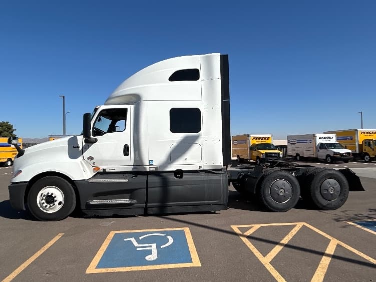 2023 International LT — photo 4