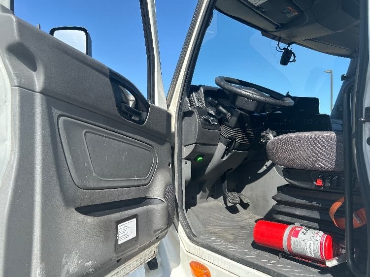 2023 International LT — photo 9