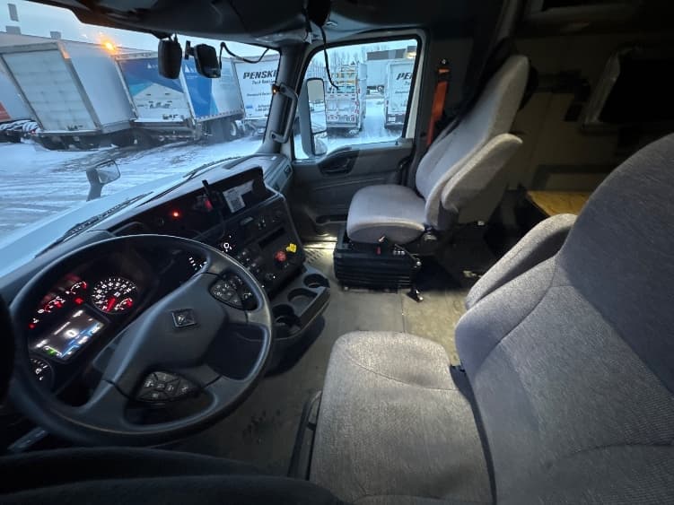 2023 International LT — photo 10