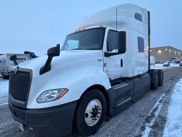 2023 International LT — photo 3