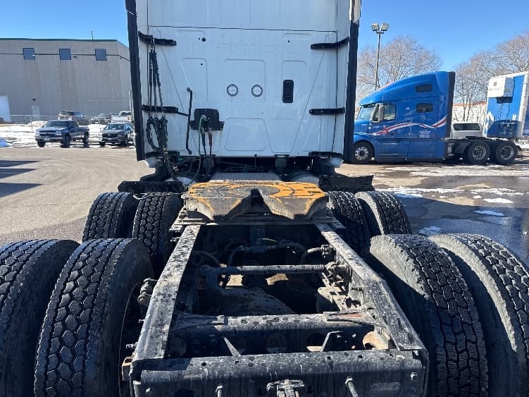 2023 International LT — photo 6