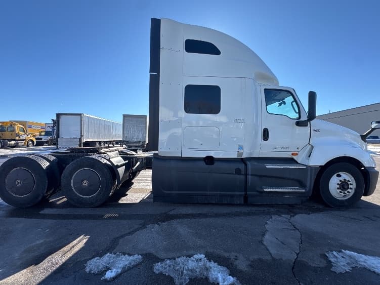 2023 International LT — photo 8