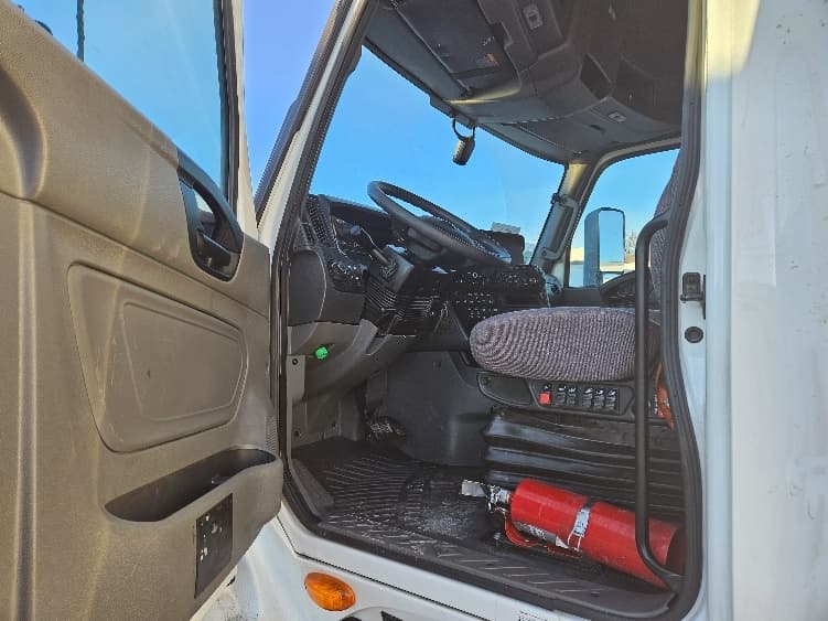 2023 International LT — photo 9