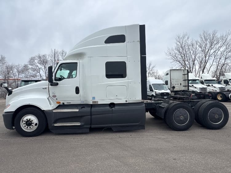 2023 International LT — photo 4
