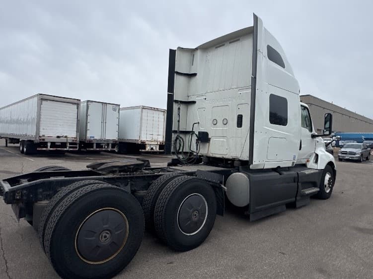 2023 International LT — photo 7