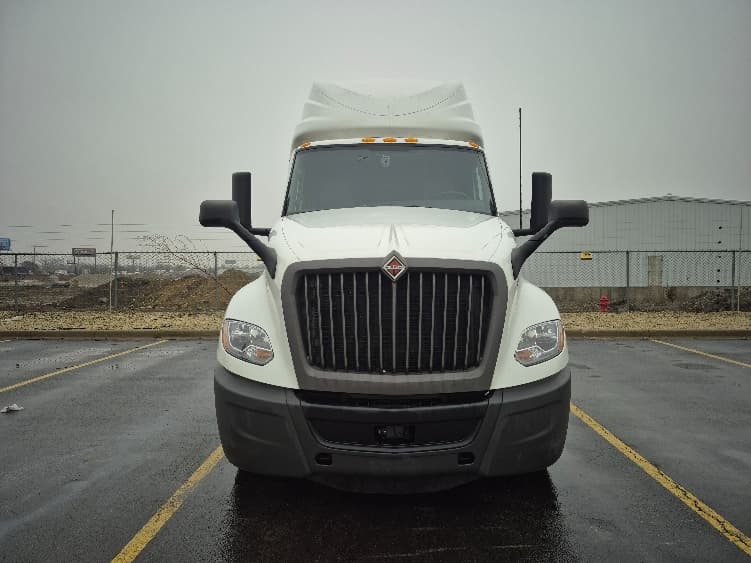 2023 International LT — photo 2