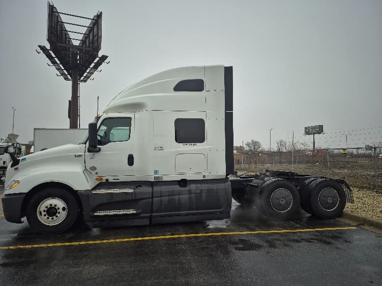 2023 International LT — photo 4