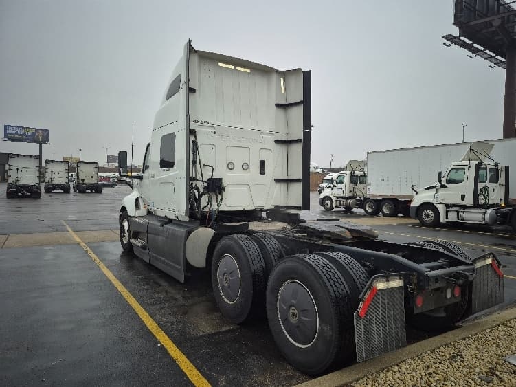 2023 International LT — photo 5