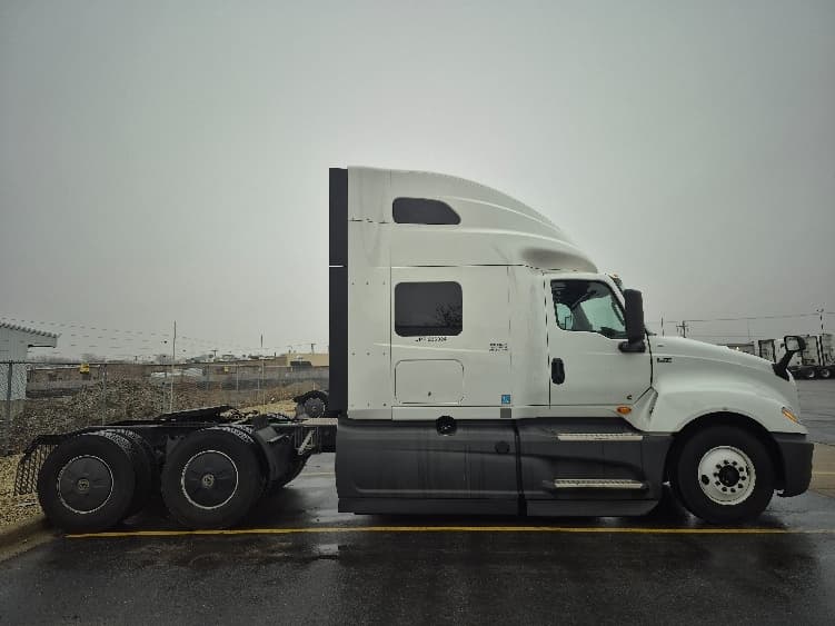 2023 International LT — photo 8