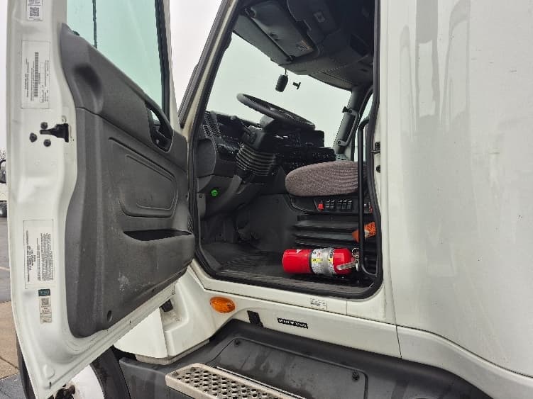 2023 International LT — photo 9