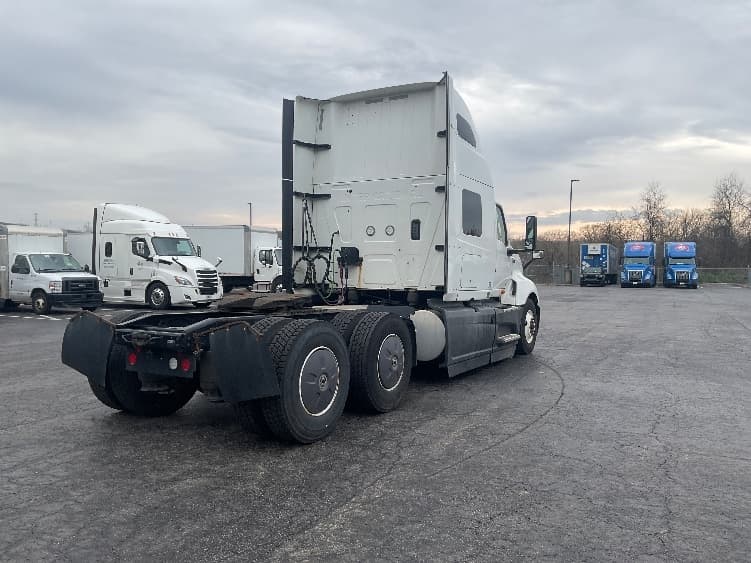 2023 International LT — photo 7