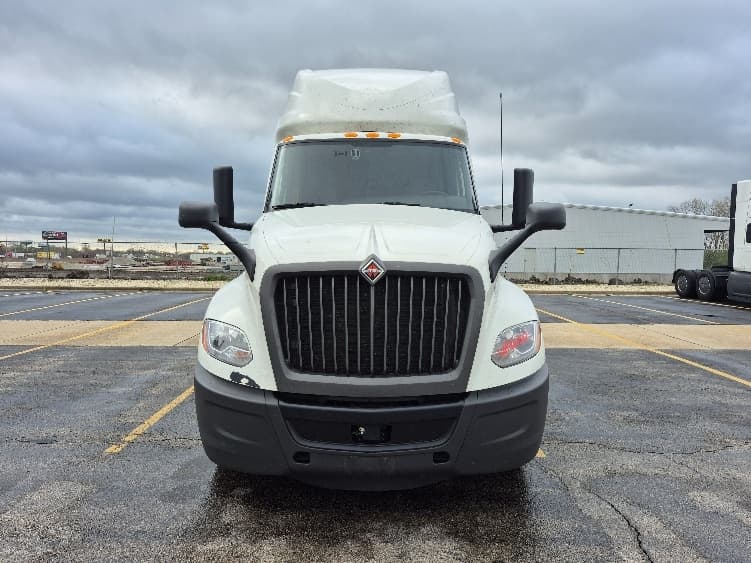 2023 International LT — photo 2