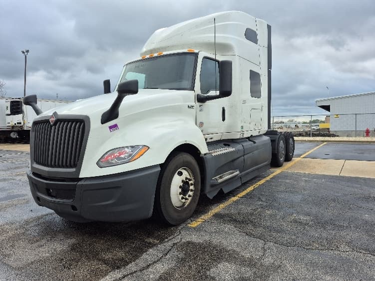 2023 International LT — photo 3