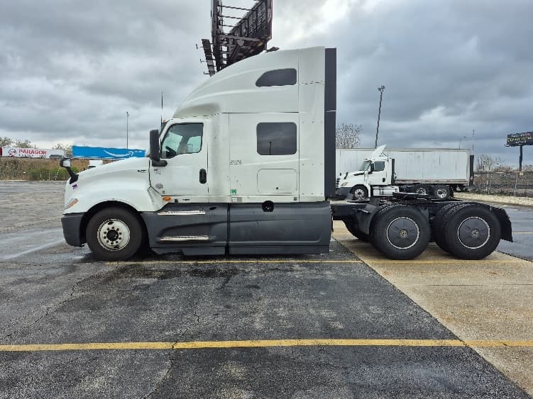 2023 International LT — photo 4