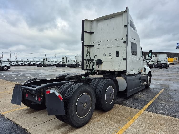 2023 International LT — photo 7