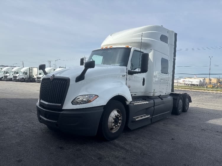 2023 International LT — photo 3