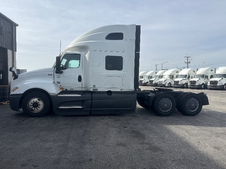 2023 International LT — photo 4
