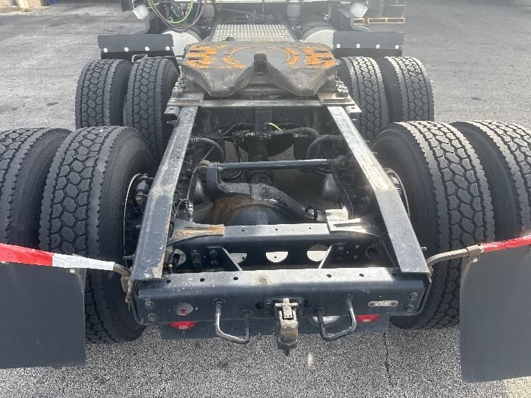 2023 International LT — photo 6