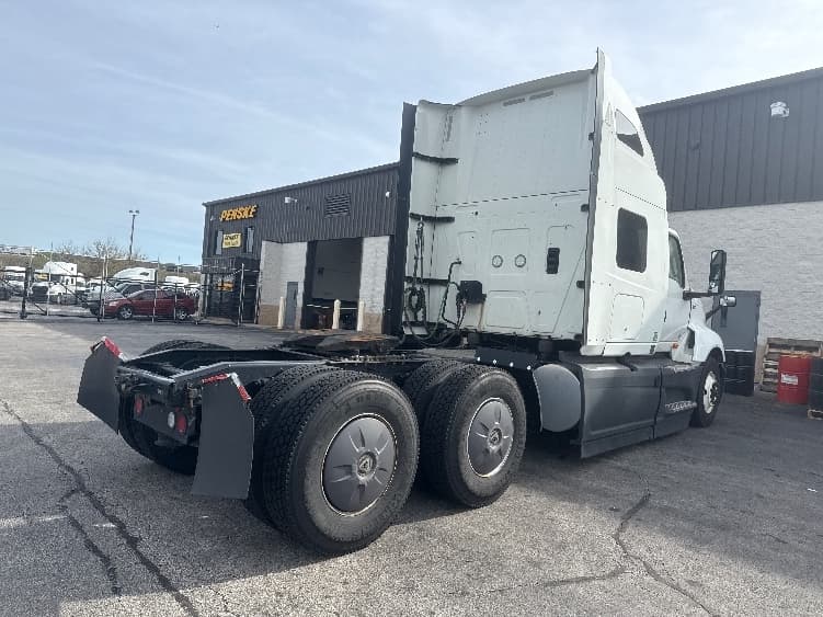 2023 International LT — photo 7