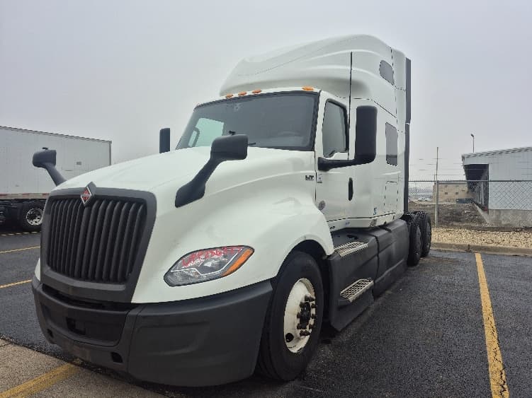 2023 International LT — photo 3
