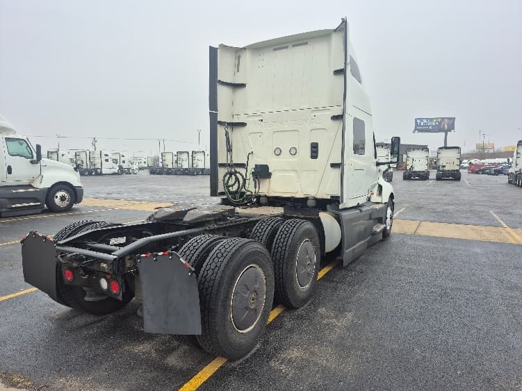 2023 International LT — photo 7