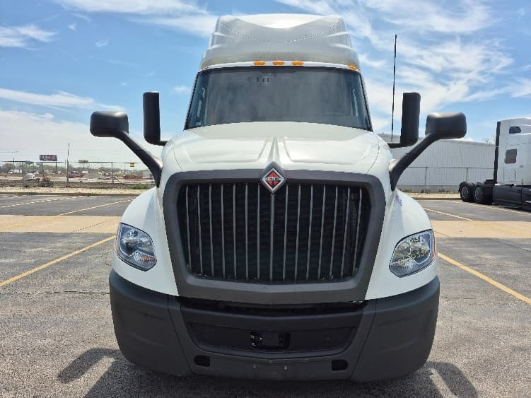 2023 International LT — photo 2