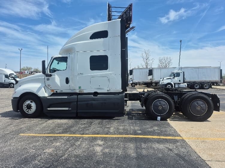 2023 International LT — photo 4