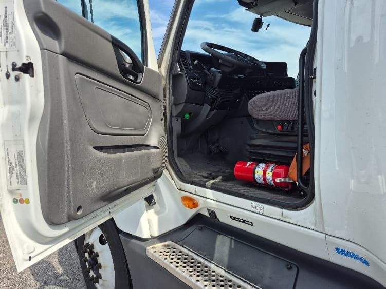 2023 International LT — photo 9