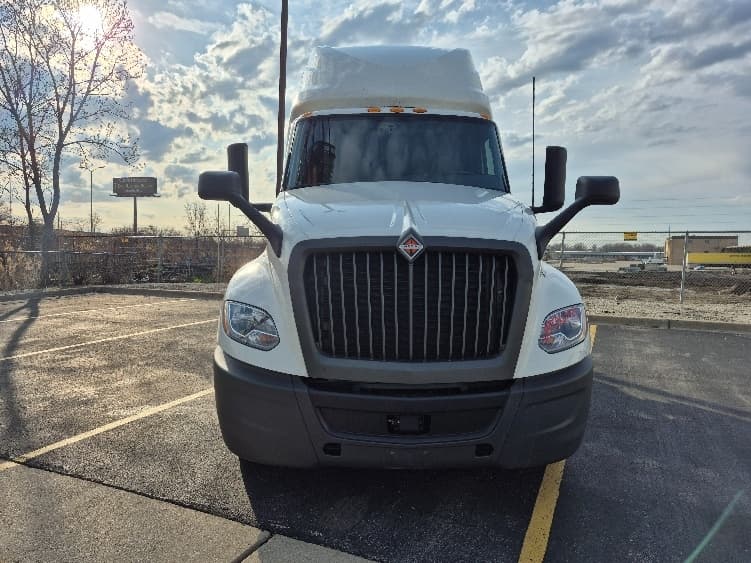 2023 International LT — photo 2