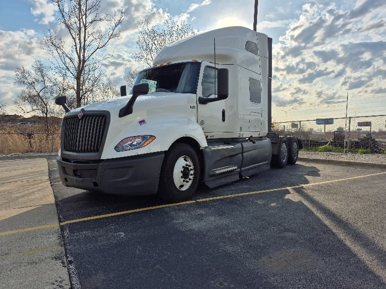 2023 International LT — photo 3